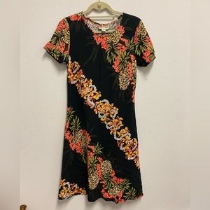 Hilo Hattie Women's Hawaiian Dress 
Size Small